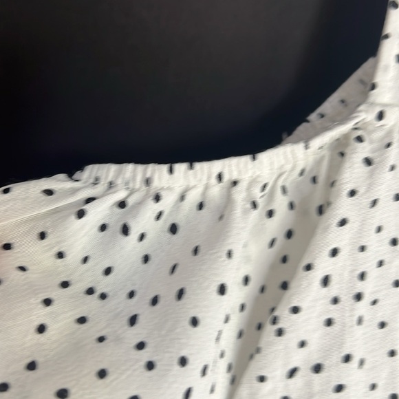 Cute polka dot off white and black bare shoulder top size small scoop neck - Picture 8 of 9